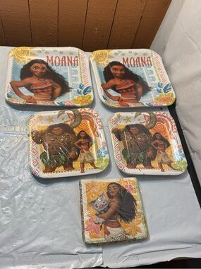 Disney Moana square party plates and matching napkins featuring Moana and Maui